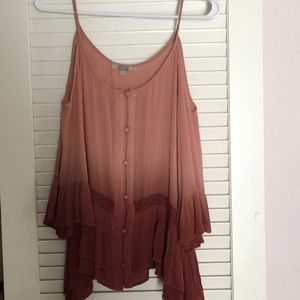Gimmicks cold shoulder top